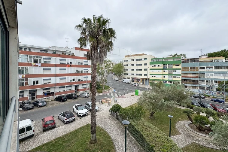 Apartamento T3 para Venda em Rio de Mouro Foto 4