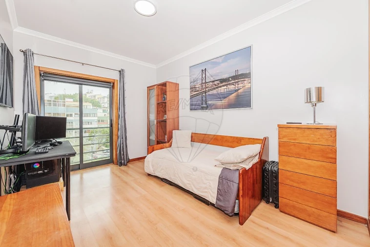 Apartamento T3 para Venda em Rio de Mouro Foto 22