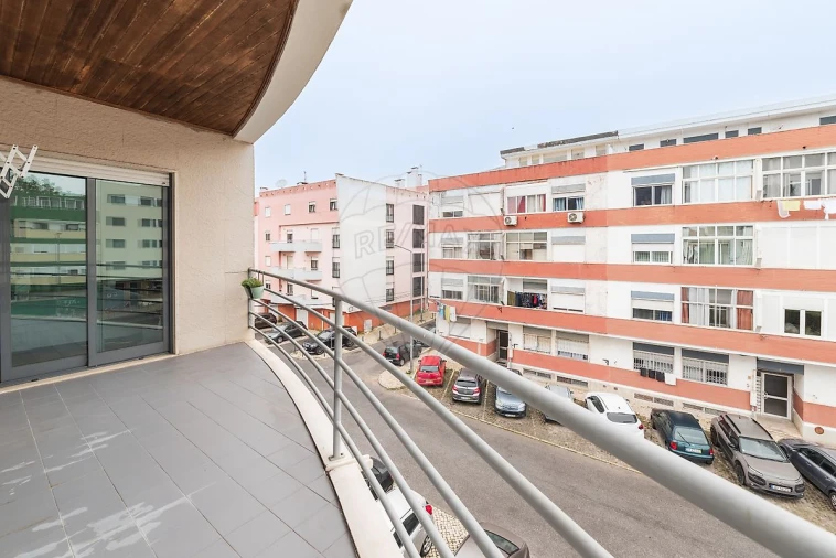 Apartamento T3 para Venda em Rio de Mouro Foto 44