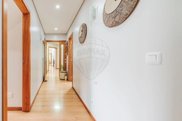 Apartamento T3 para Venda em Rio de Mouro Foto 23