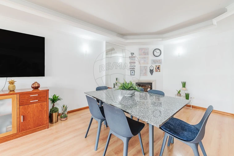 Apartamento T3 para Venda em Rio de Mouro Foto 48