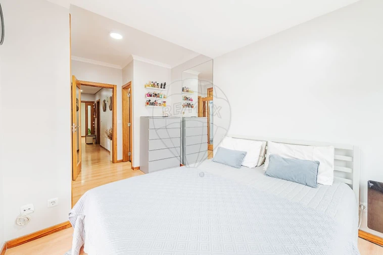Apartamento T3 para Venda em Rio de Mouro Foto 34
