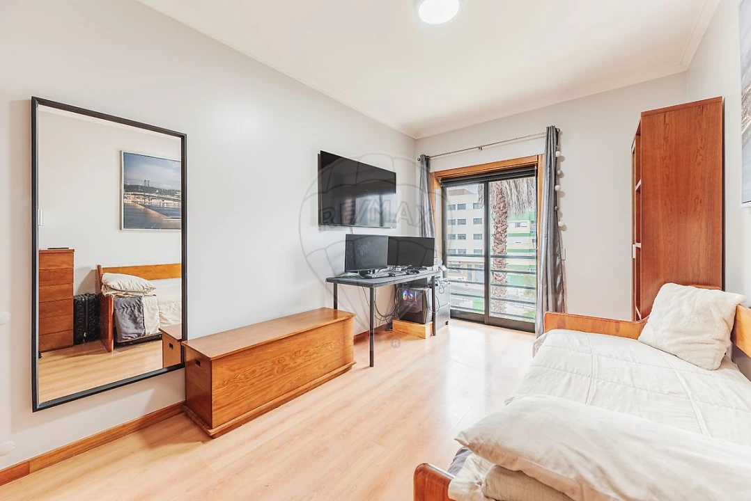 Apartamento T3 para Venda em Rio de Mouro Foto 9