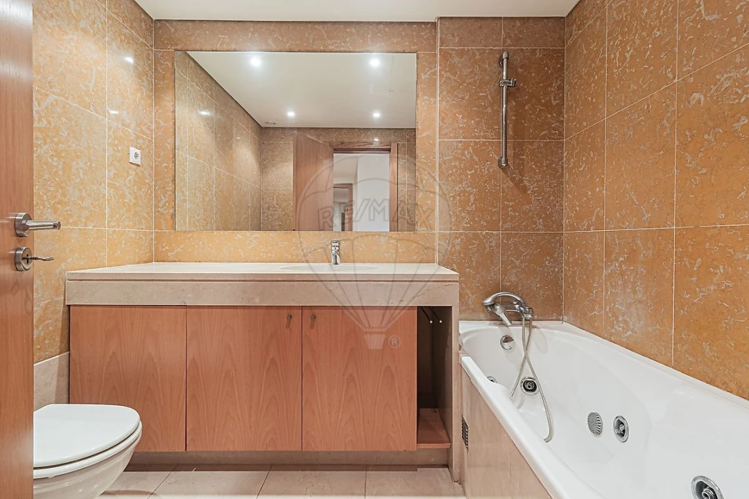 Apartamento T2 para Arrendamento em Parque das Nações Foto 16