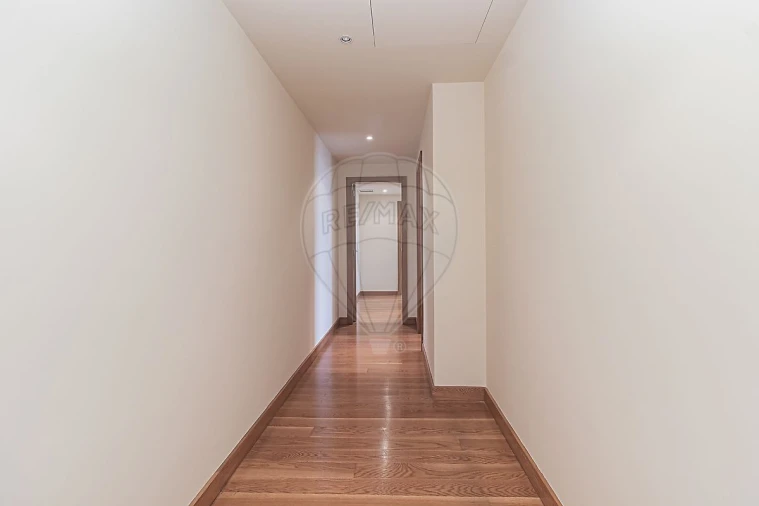 Apartamento T2 para Arrendamento em Parque das Nações Foto 10