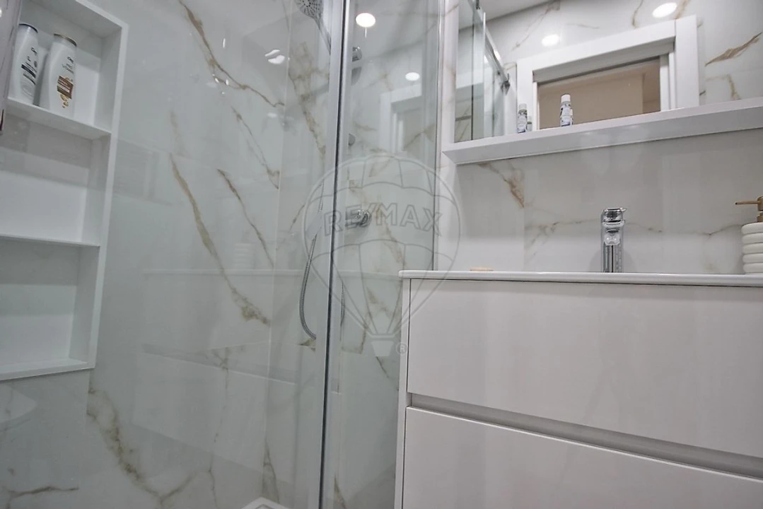 Apartamento T4 para Venda em Arroios Foto 3