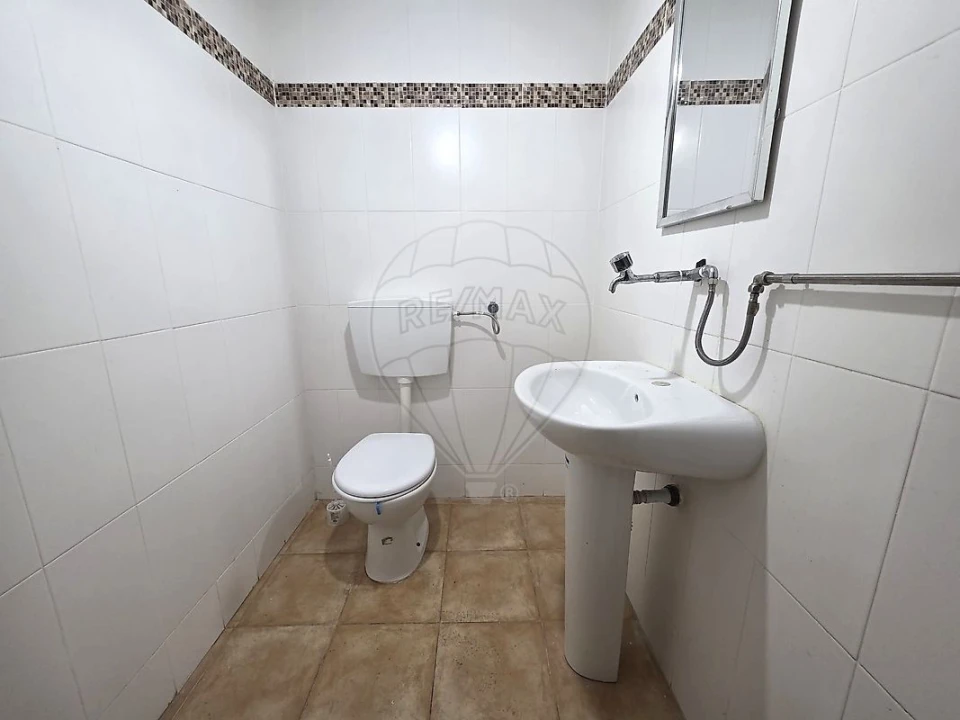 Loja para Arrendamento em Encosta do Sol Foto 18