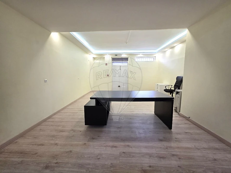 Loja para Arrendamento em Encosta do Sol Foto 8