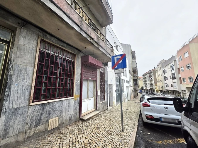 Loja para Arrendamento em Encosta do Sol Foto 3