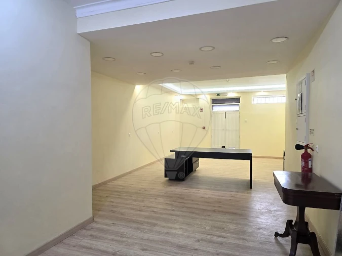 Loja para Arrendamento em Encosta do Sol Foto 9