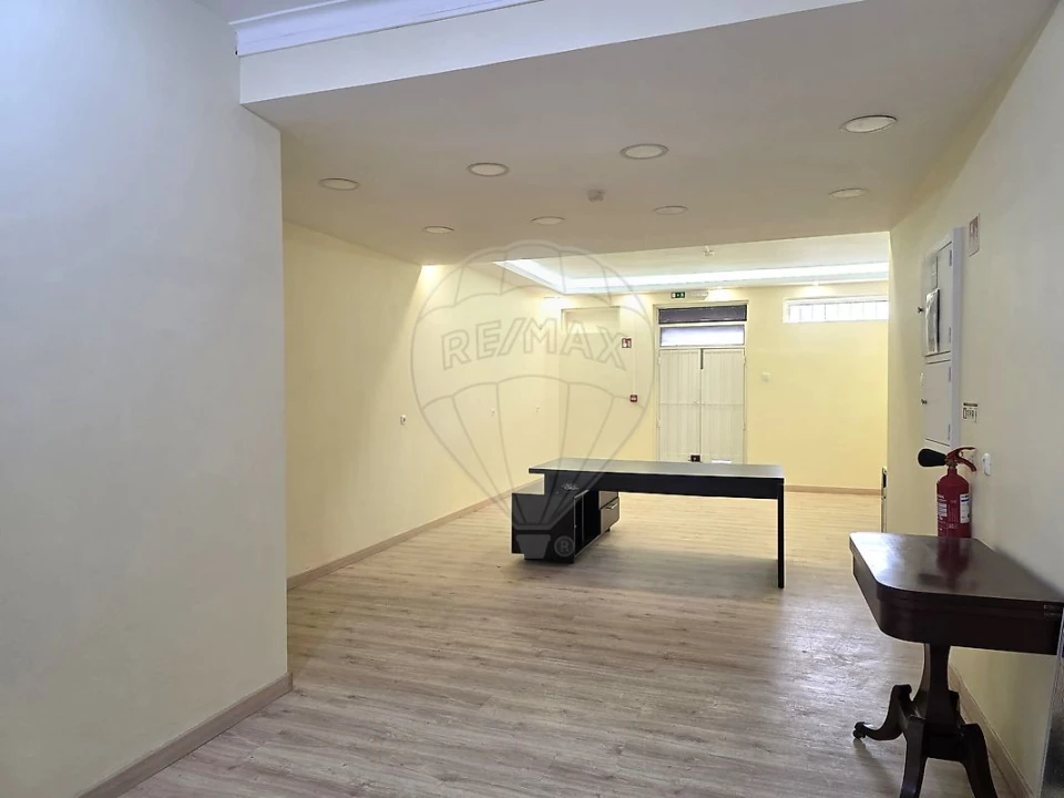 Loja para Arrendamento em Encosta do Sol Foto 9