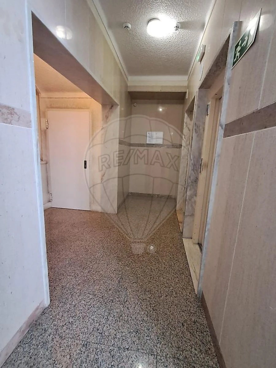 Apartamento T2 para Venda em Algueirão-Mem Martins Foto 2