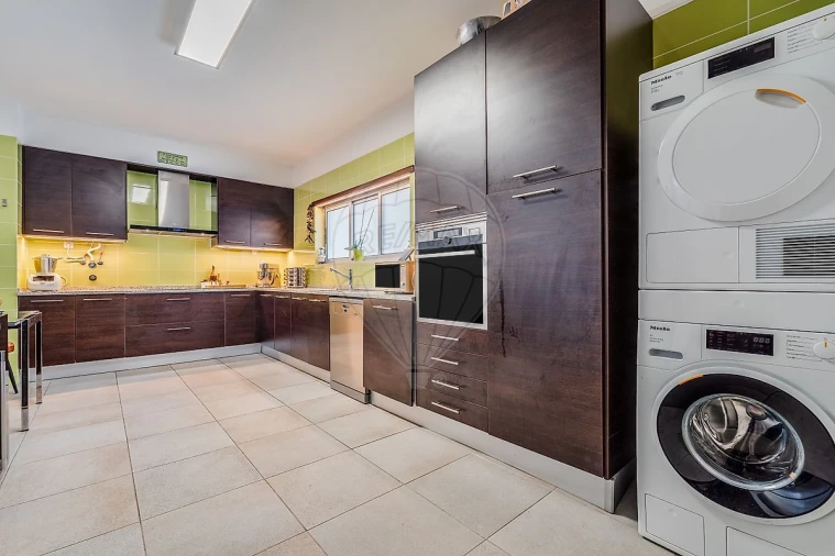 Apartamento T4 para Venda em Portimão Foto 10