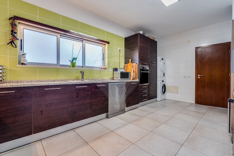 Apartamento T4 para Venda em Portimão Foto 12