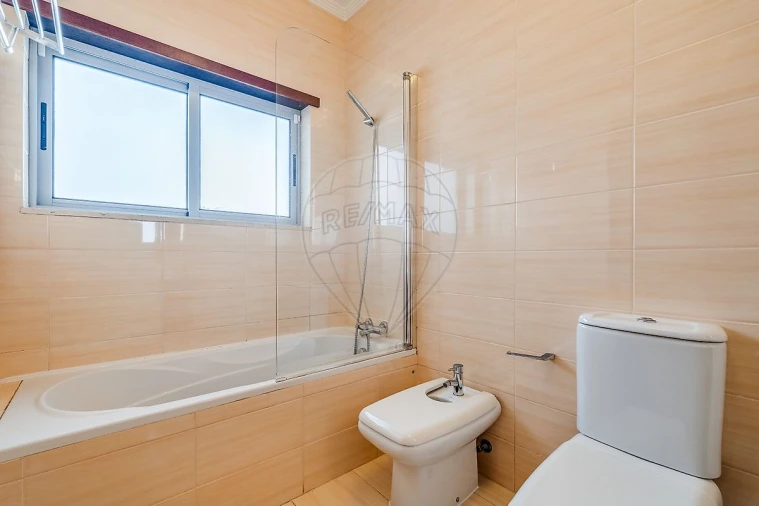 Apartamento T4 para Venda em Portimão Foto 17