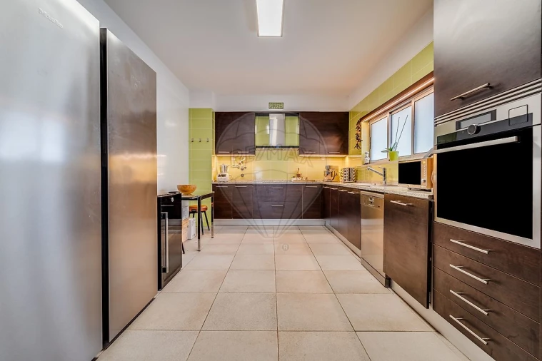 Apartamento T4 para Venda em Portimão Foto 11