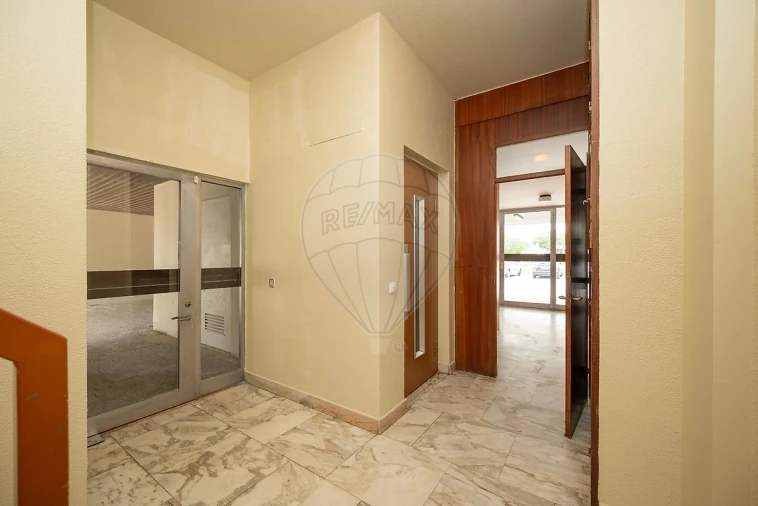 Apartamento T3 para Arrendamento em Oeiras e São Julião da Barra, Paço de Arcos e Caxias Foto 2