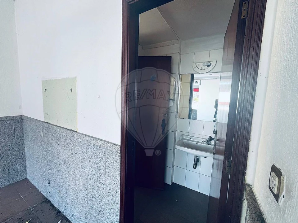 Loja para Arrendamento em Cidade da Maia Foto 8