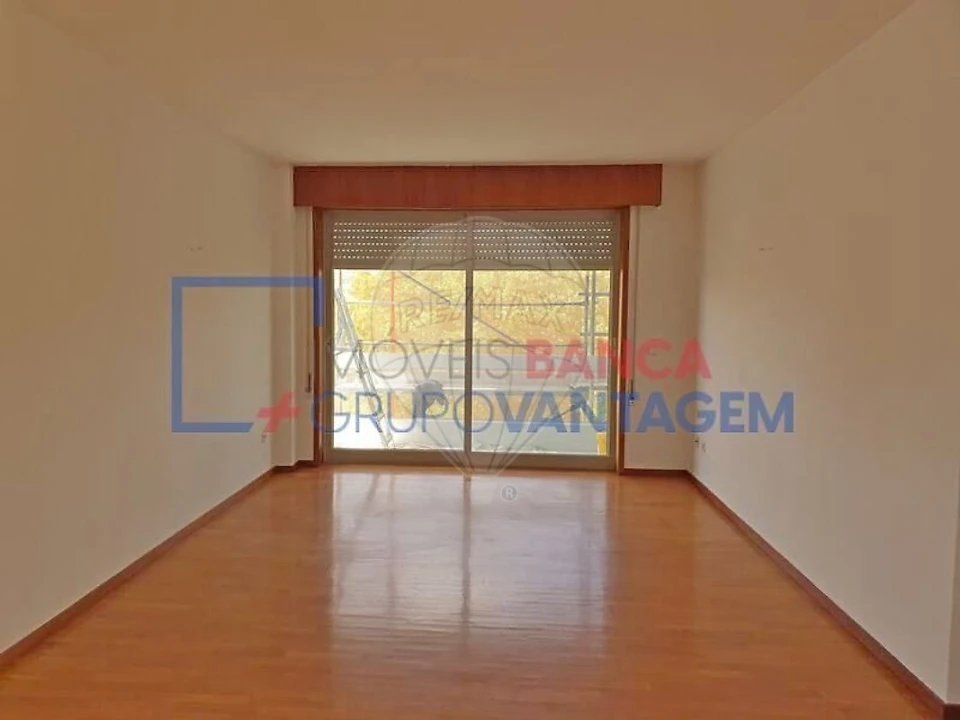 Apartamento T2 para Venda em Cidade da Maia Foto 2