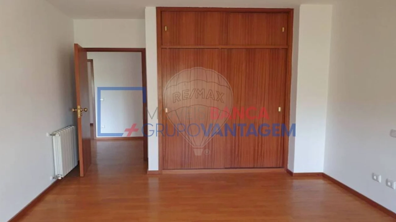 Apartamento T2 para Venda em Cidade da Maia Foto 9