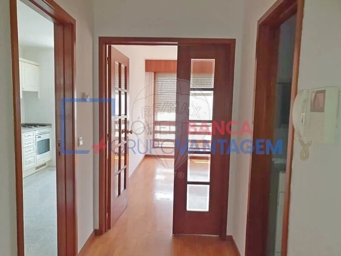 Apartamento T2 para Venda em Cidade da Maia Foto 3