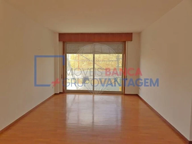 Apartamento T2 para Venda em Cidade da Maia Foto 2