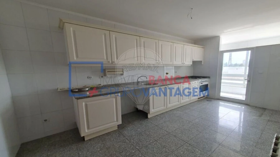 Apartamento T2 para Venda em Cidade da Maia Foto 6
