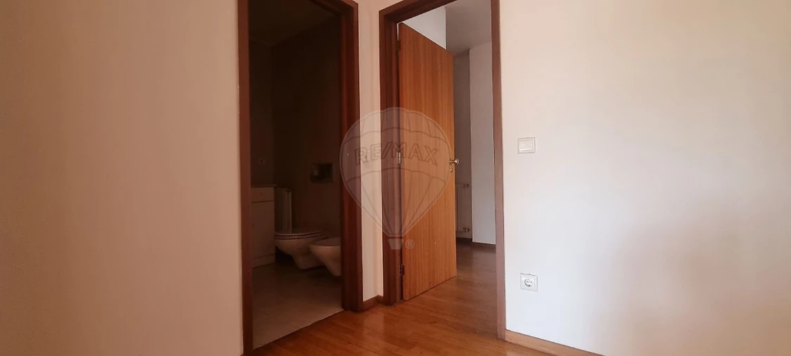 Apartamento T2 para Venda em Cidade da Maia Foto 19
