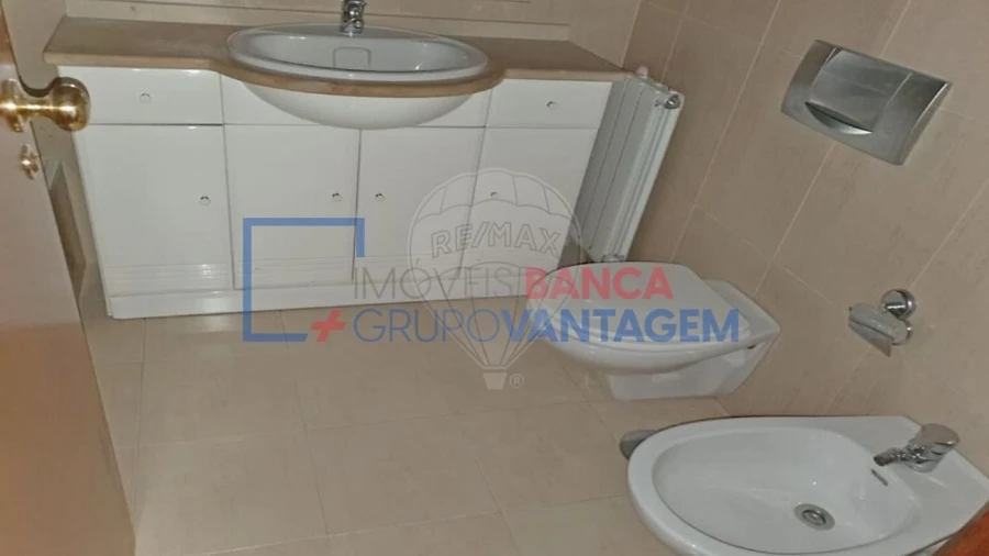 Apartamento T2 para Venda em Cidade da Maia Foto 4