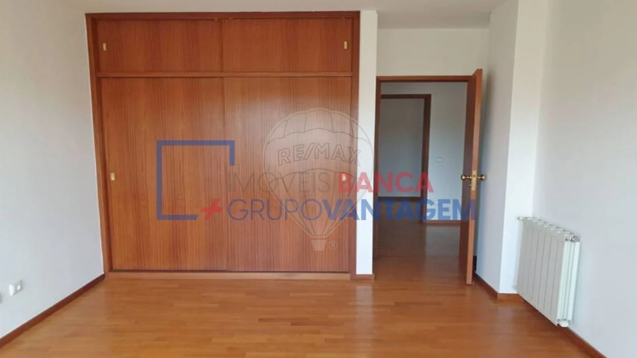 Apartamento T2 para Venda em Cidade da Maia Foto 8