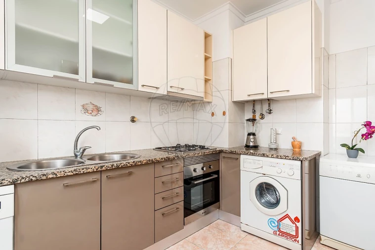 Apartamento T2 para Venda em Laranjeiro e Feijó Foto 1