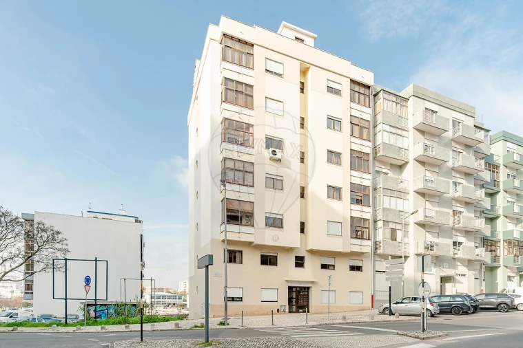 Apartamento T2 para Venda em Laranjeiro e Feijó Foto 11