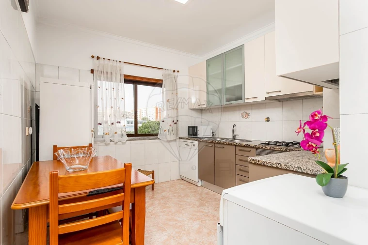 Apartamento T2 para Venda em Laranjeiro e Feijó Foto 4