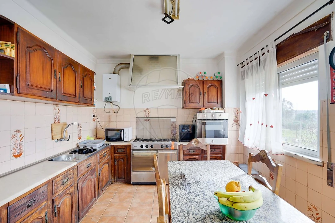 Moradia T4 para Venda em Alcoentre Foto 11