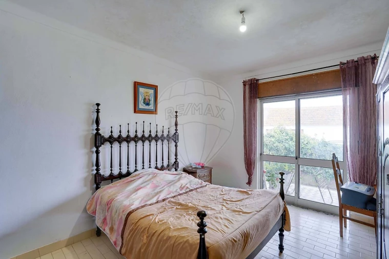 Moradia T4 para Venda em Alcoentre Foto 23