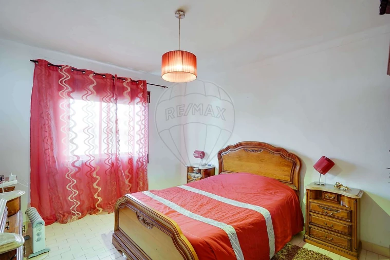 Moradia T4 para Venda em Alcoentre Foto 30