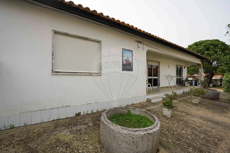 Moradia T4 para Venda em Alcoentre Foto 21