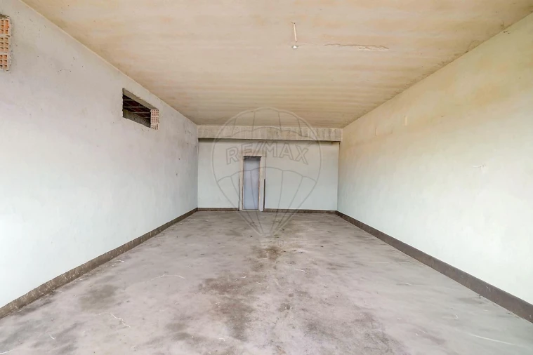 Moradia T4 para Venda em Alcoentre Foto 12