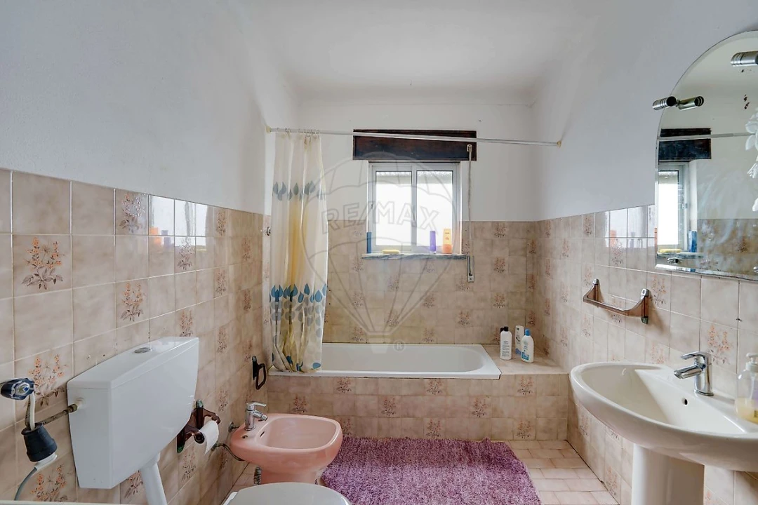 Moradia T4 para Venda em Alcoentre Foto 29