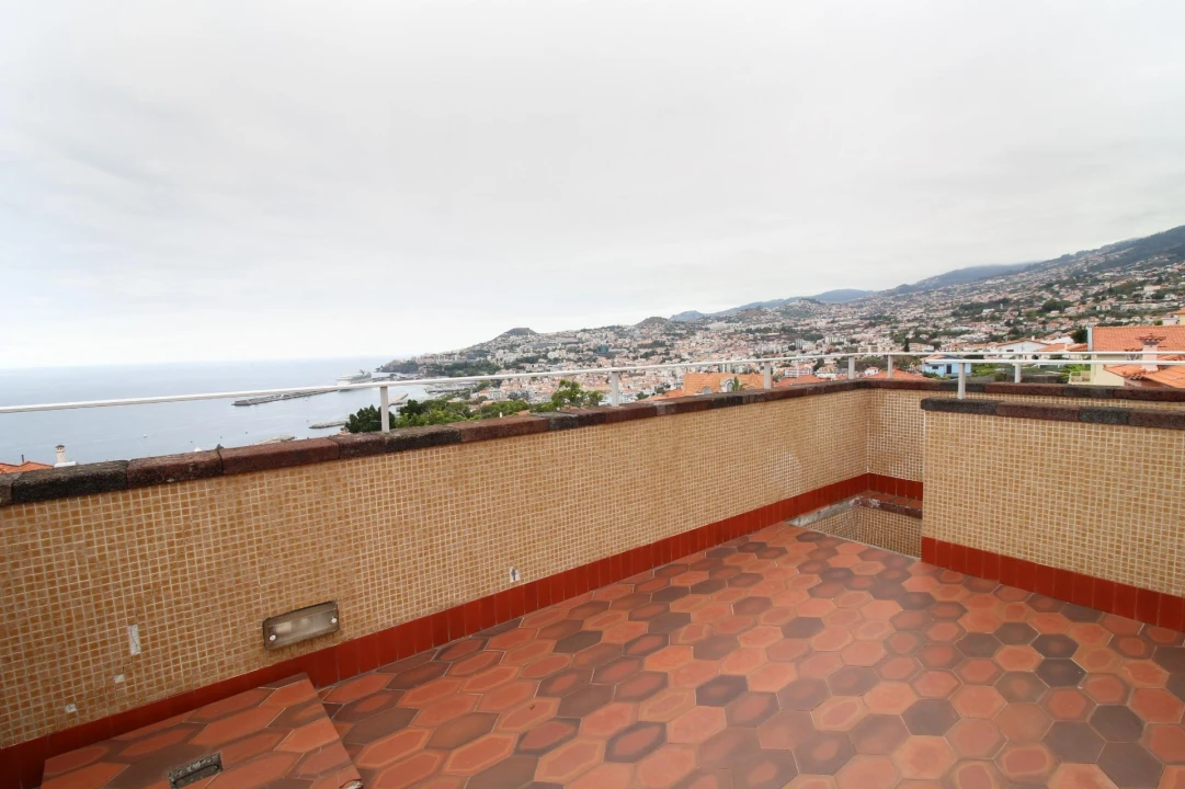 Moradia T3 para Venda em Funchal (Santa Maria Maior) Foto 3