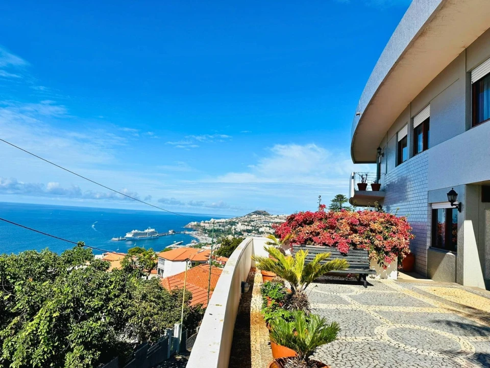 Moradia T4 para Venda em Funchal (Santa Maria Maior) Foto 5