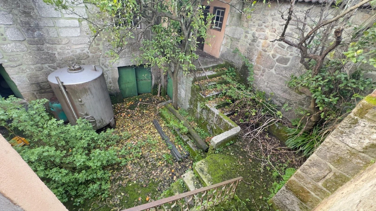 Moradia T6 para Venda em São João de Lourosa Foto 1