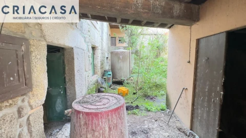 Moradia T6 para Venda em São João de Lourosa