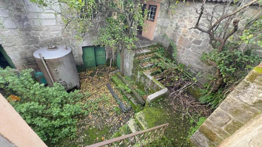 Moradia T6 para Venda em São João de Lourosa