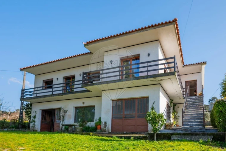 Moradia T4 para Venda em Basto (São Clemente)