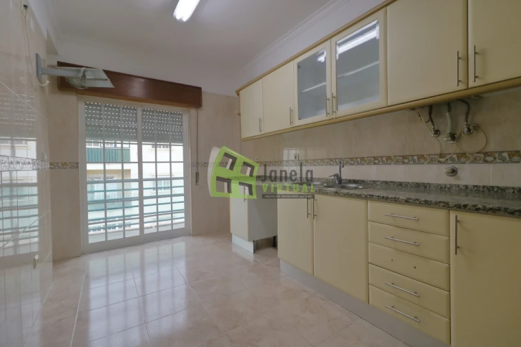 Apartamento T2 para Venda em Quinta do Conde Foto 2