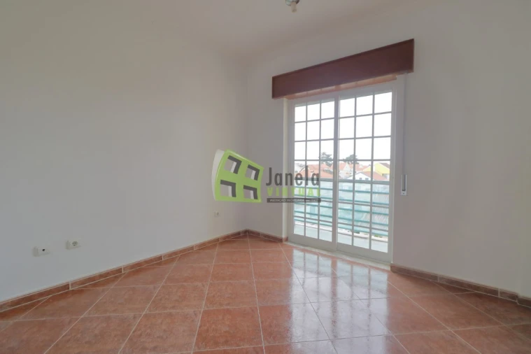 Apartamento T2 para Venda em Quinta do Conde Foto 13