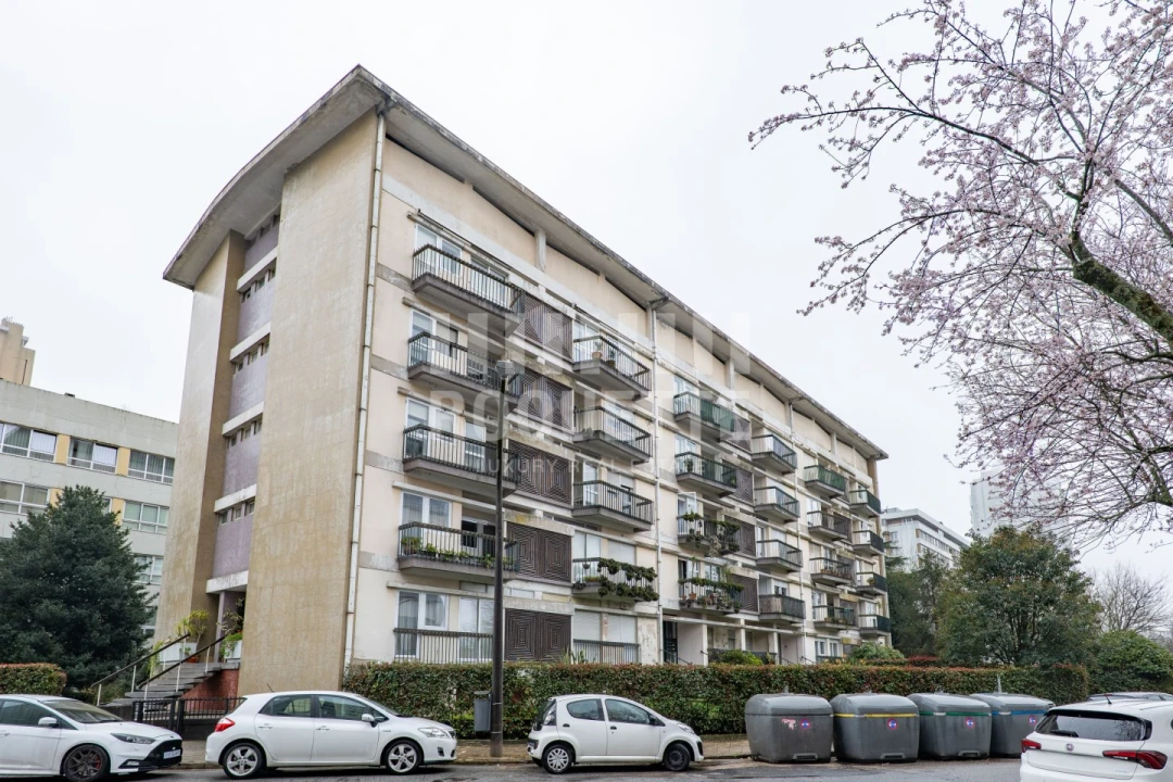 Apartamento T5 para Venda em Ramalde Foto 24