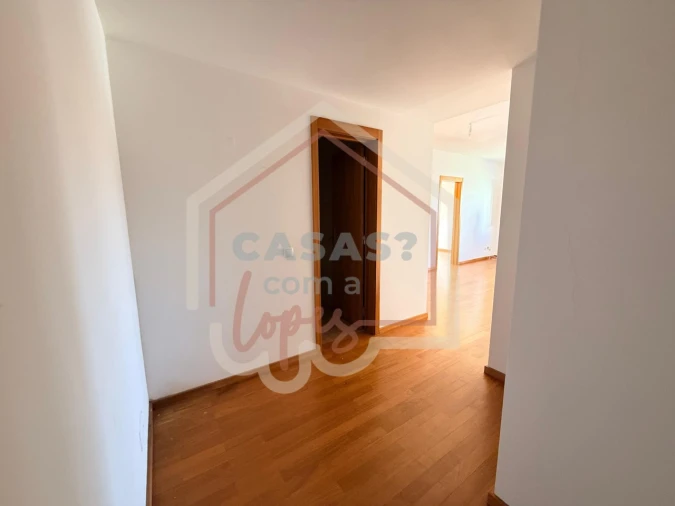 Apartamento T1 para Arrendamento em Santa Joana Foto 4