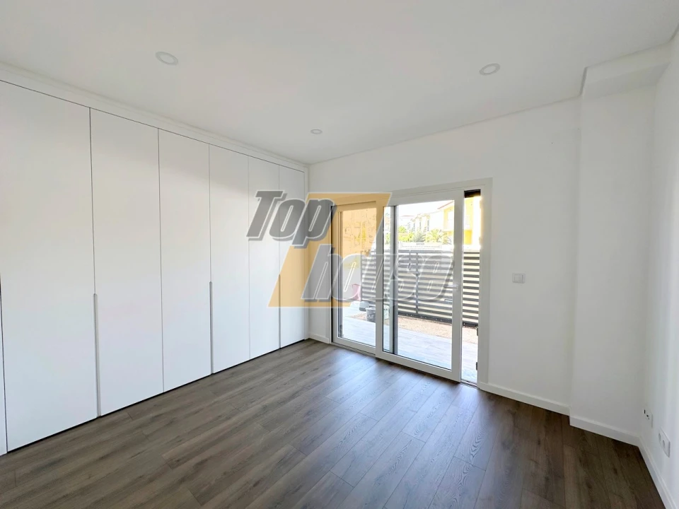 Moradia T4 para Venda em Charneca de Caparica e Sobreda Foto 7